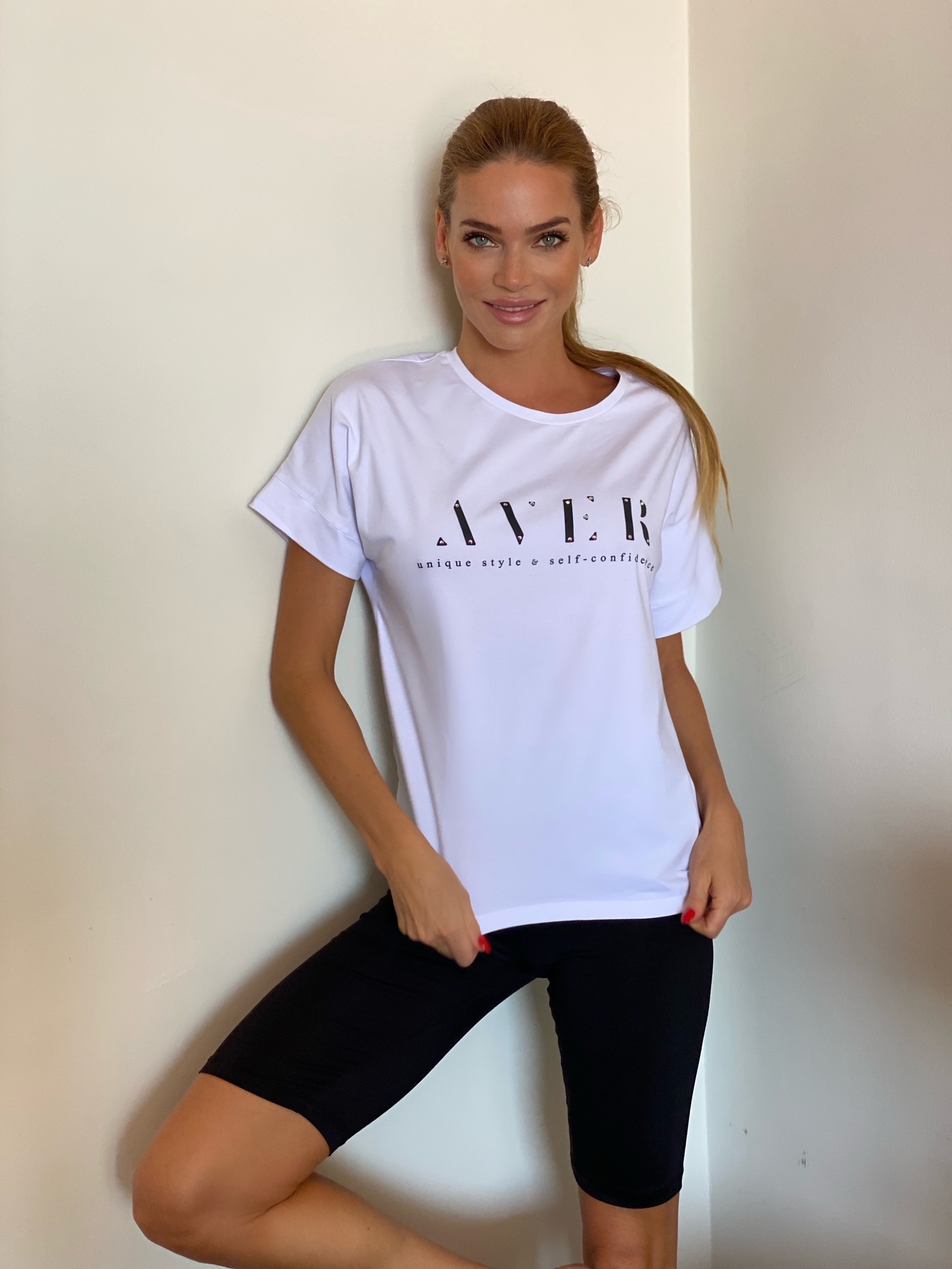 T-shirt Aver white | Moderní bílé dámské tričko s nápisem AVER