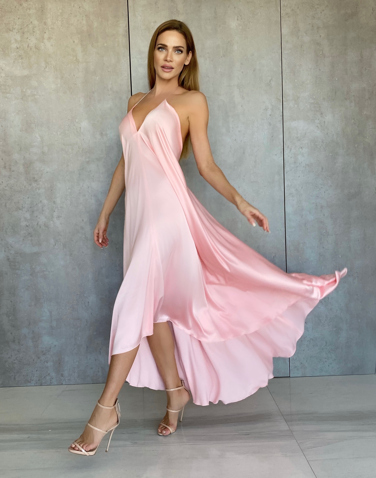 Ariana - světle růžové | Luxusní dlouhé světle růžové společenské šaty