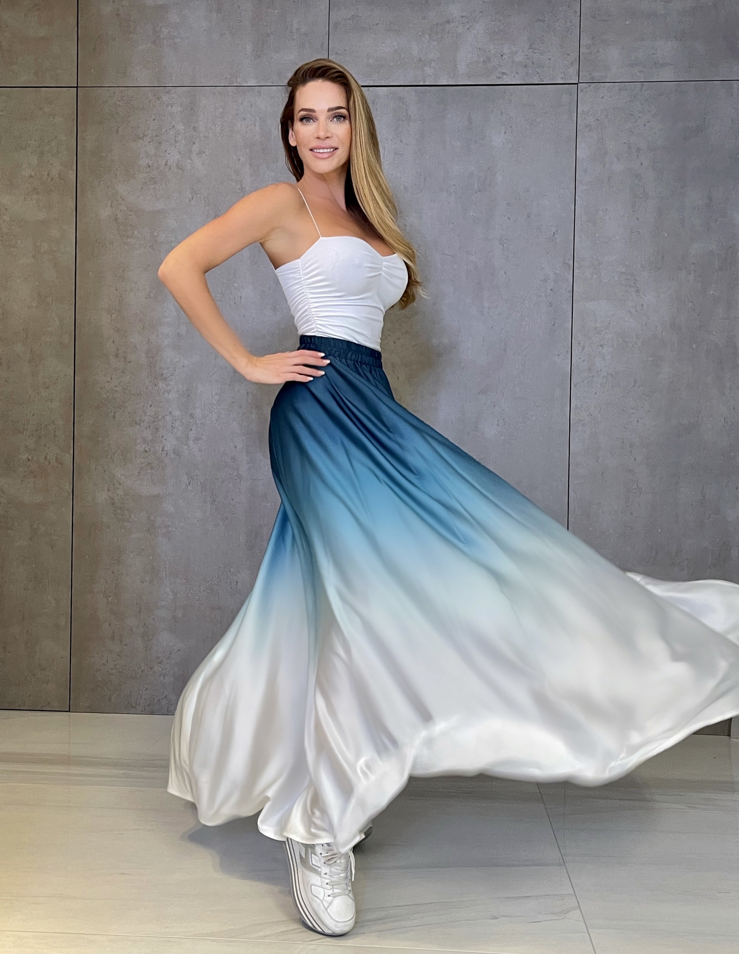Erin ombré - Tyrkysovo - bílá  | Dámská tyrkysovo-bílá dlouhá sukně